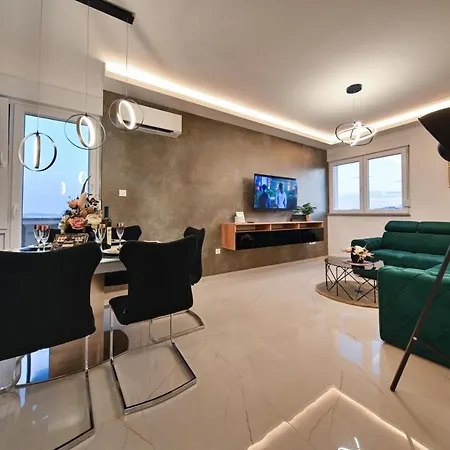 Luxury Nella With Seaview Апартаменти