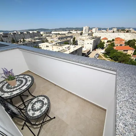 Апартаменти Luxury Nella With Seaview Задар