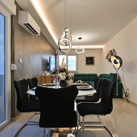 Апартаменти Luxury Nella With Seaview Задар